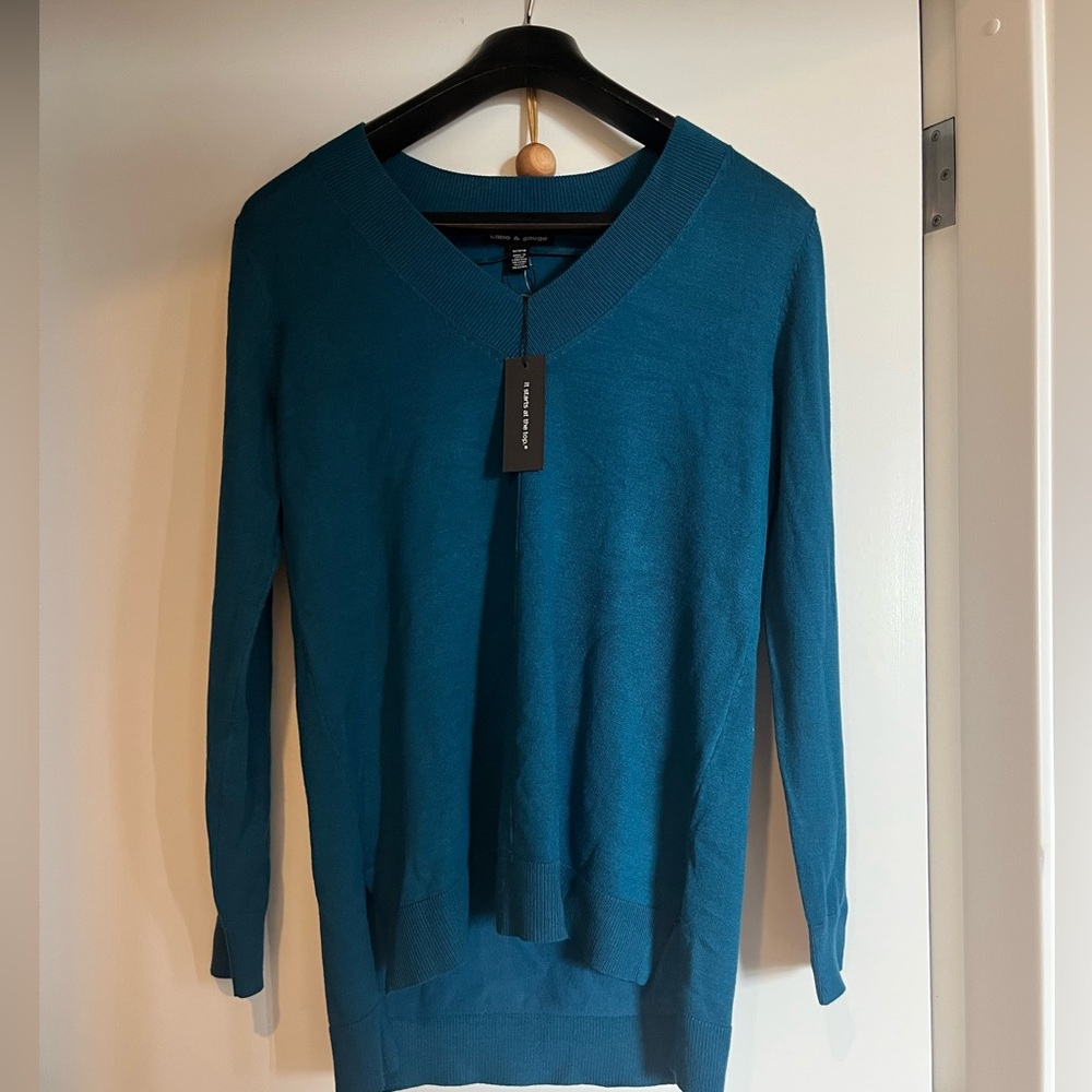Cable & gauge NEW blue sweater size M